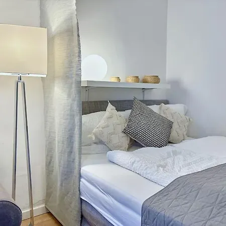 Relocation Or Expats, Only Long Term Stay! 2 Min To U4 Rossauer Laende Apartment *