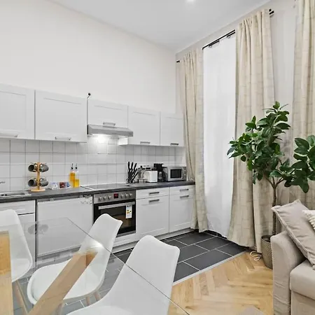 Next To Mariahilferstrasse I Bars, Cafe I Fast Wifi Apartment Vienna