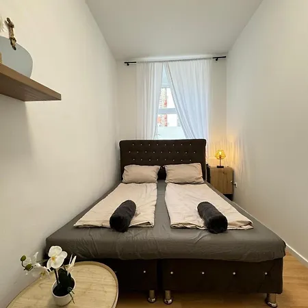 10 Bedroom For Groups, 8-min To Rathausplatz Apartment Vienna