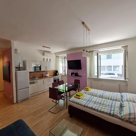 Modern In The Heart Of - Steps From The Opera Apartment *