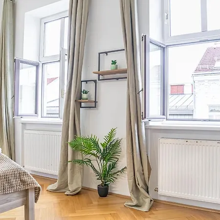Comfortable 2br Apt.-near Wiener Stadthalle Apartment