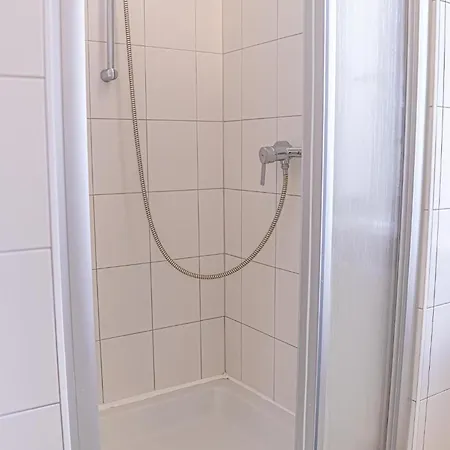 Apartment Comfortable 2br Apt.-near Wiener Stadthalle *