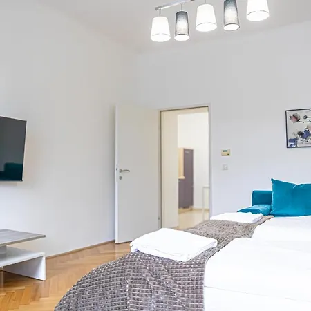 Comfortable 2br Apt.-near Wiener Stadthalle Apartment *