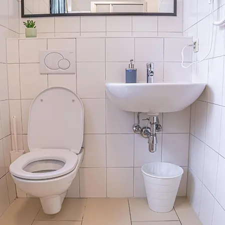 Comfortable 2br Apt.-near Wiener Stadthalle Apartment Vienna