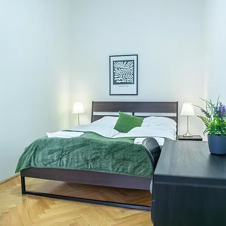 Apartment Comfortable 2br Apt.-near Wiener Stadthalle Vienna