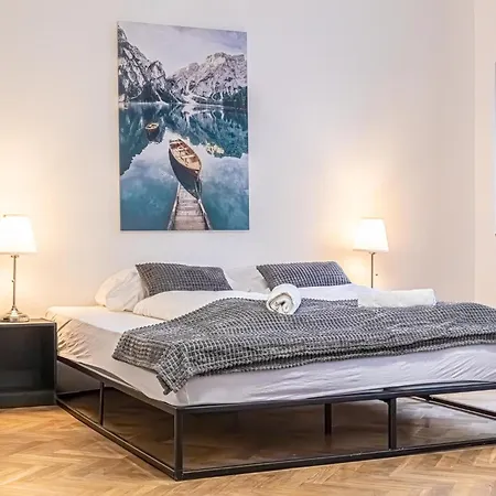 Apartment Spacious 2br -near Wiener Stadthalle Burggassewiener Well Located
