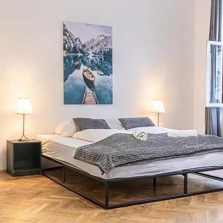 Spacious 2br -near Wiener Stadthalle Burggassewiener Well Located Apartment *