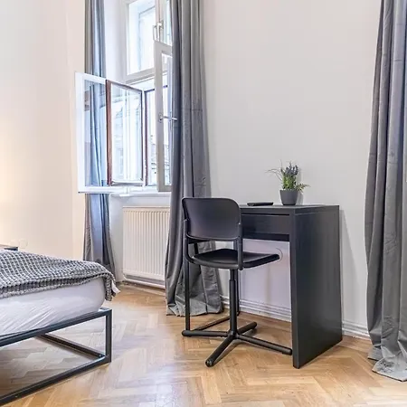 Apartment Spacious 2br -near Wiener Stadthalle Burggassewiener Well Located Vienna