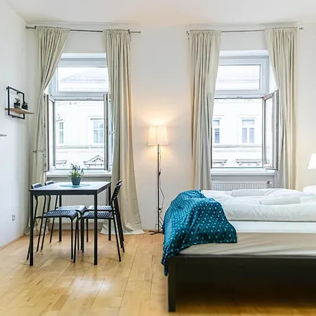 Elegant 2br Apt.@wiener Stadthalle/central Located Appartamento Vienna