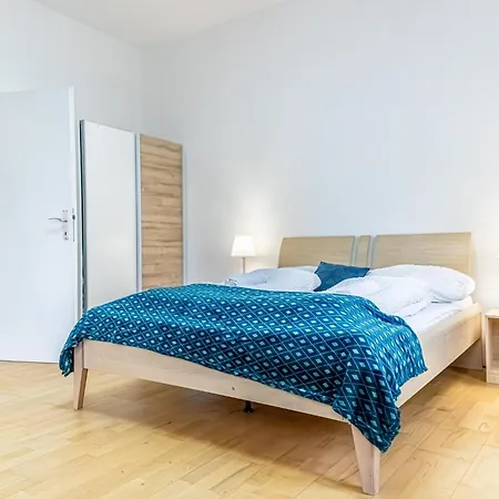 Elegant 2br Apt.@wiener Stadthalle/central Located Apartment Vienna