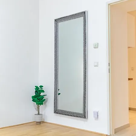 Apartment Elegant 2br Apt.@wiener Stadthalle/central Located