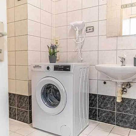 Apartment Spacious 2br -near Wiener Stadthalle Burggassewiener Well Located