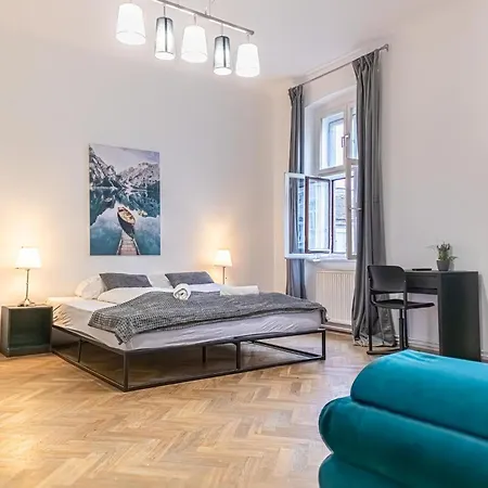 Spacious 2br -near Wiener Stadthalle Burggassewiener Well Located Apartment *