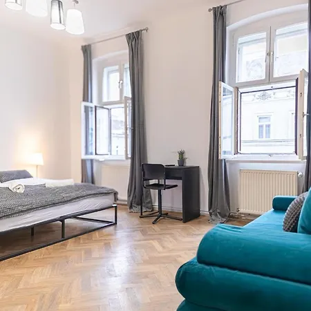 Spacious 2br -near Wiener Stadthalle Burggassewiener Well Located Viena