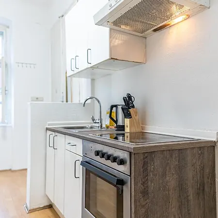 Spacious 2br -near Wiener Stadthalle Burggassewiener Well Located Apartment