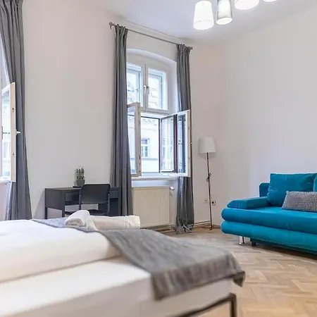Spacious 2br -near Wiener Stadthalle Burggassewiener Well Located Viena