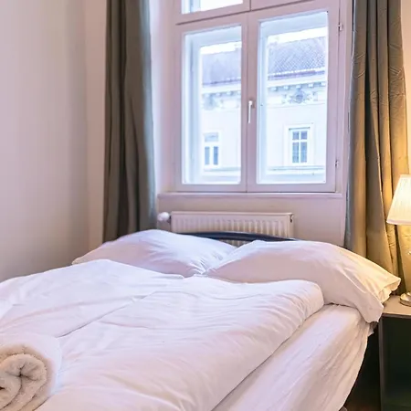 Spacious 2br -near Wiener Stadthalle Burggassewiener Well Located Apartment