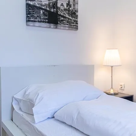 Apartment Spacious 2br -near Wiener Stadthalle Burggassewiener Well Located *