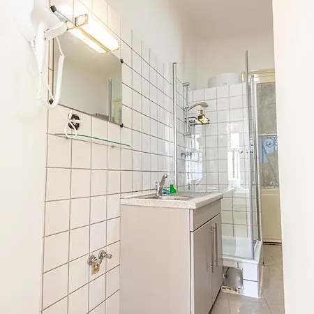 Apartment 8 Min Walk To Wiener Stadthalle, Stylish 1br *