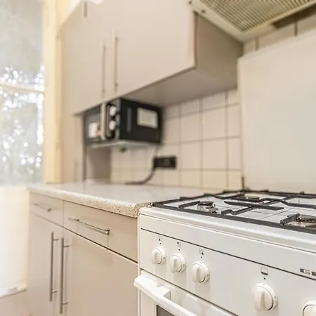 Apartment 8 Min Walk To Wiener Stadthalle, Stylish 1br Vienna