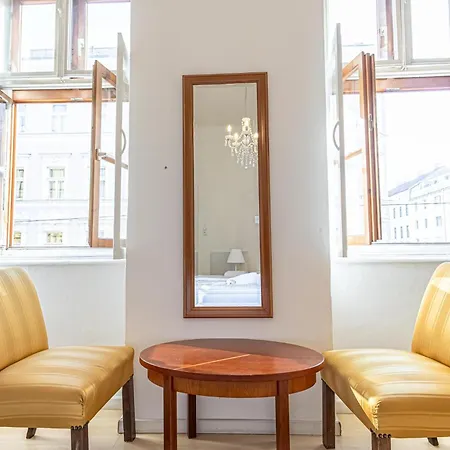 Apartment 8 Min Walk To Wiener Stadthalle, Stylish 1br Vienna