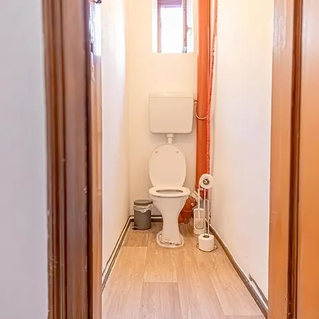 Apartment 8 Min Walk To Wiener Stadthalle, Stylish 1br