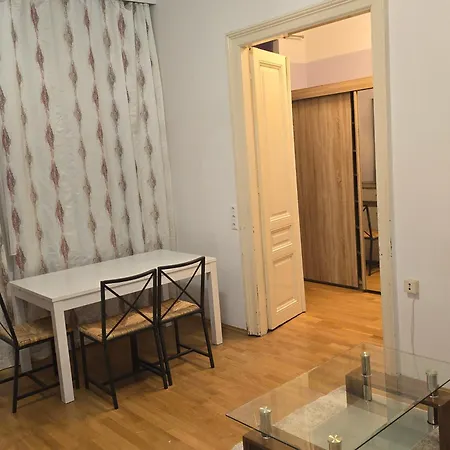 1080 Apartment *