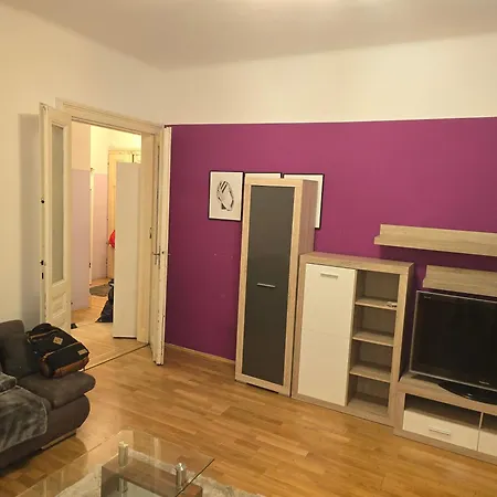 1080 Apartment *