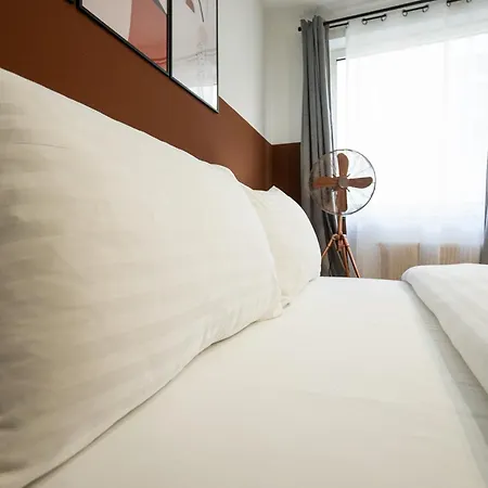 Spacious In Prime Location With Queen Bed * Vienna