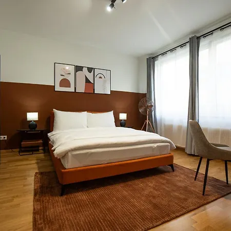 Spacious In Prime Location With Queen Bed * Vienna