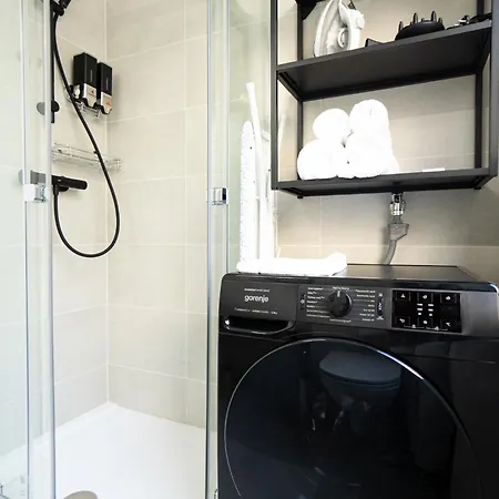 Spacious In Prime Location With Queen Bed Apartment Vienna