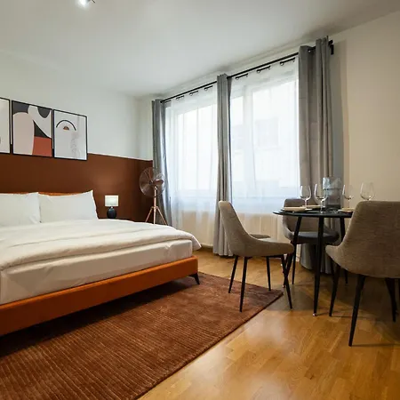 Apartment Spacious In Prime Location With Queen Bed *