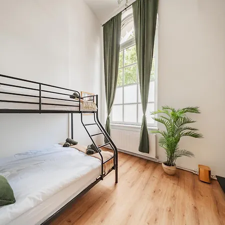 Hostel Bloom By Home1