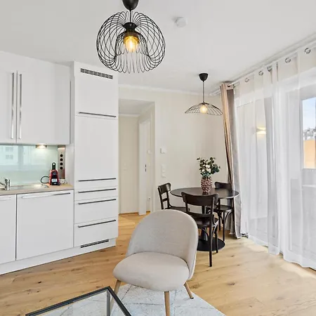 Apartment Free Parking I Balcony I 5 Min To Train Station *