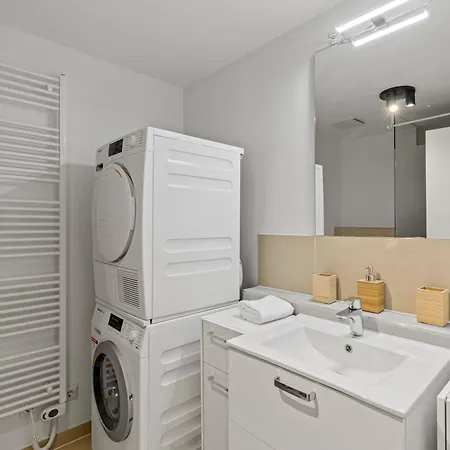 Free Parking I Balcony I 5 Min To Train Station * Vienna