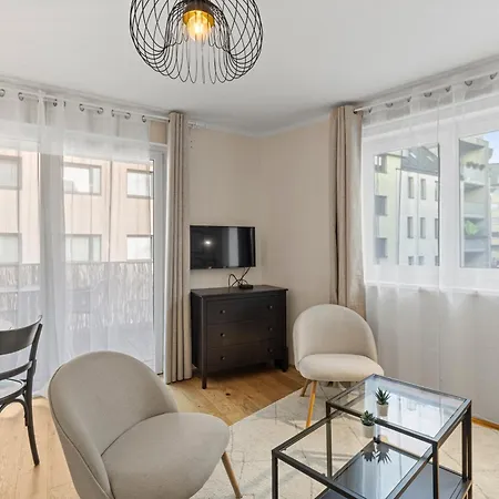 Free Parking I Balcony I 5 Min To Train Station *