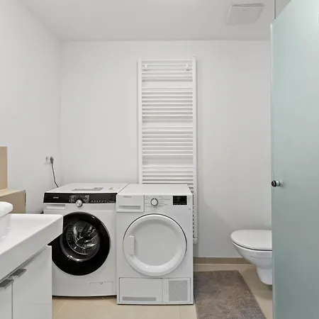 Free Parking I Balcony I 5 Min To Train Station Vienna