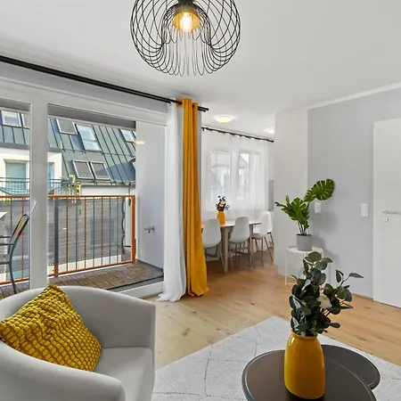 Free Parking I Balcony I 5 Min To Train Station Apartment