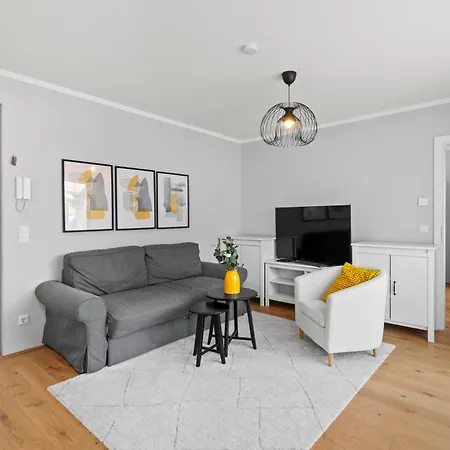 Free Parking I Balcony I 5 Min To Train Station *