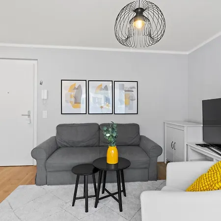 Apartment Free Parking I Balcony I 5 Min To Train Station