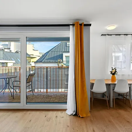 Free Parking I Balcony I 5 Min To Train Station Appartamento *