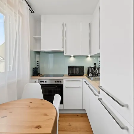 Apartment Free Parking I Balcony I 5 Min To Train Station *
