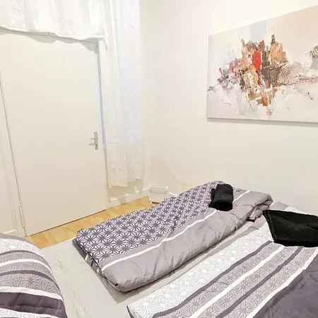 Cozy In Lugner City Area *