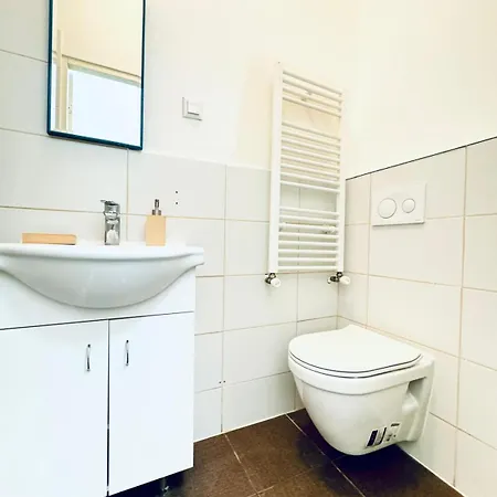 Apartment Cozy Apt, 15-min Drive To Schoenbrunn *