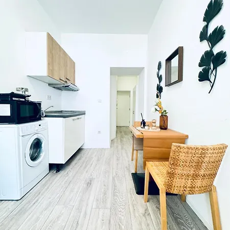 Apartment Cozy Apt, 15-min Drive To Schoenbrunn *