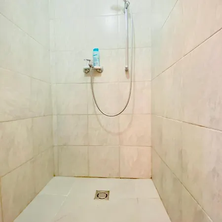 Bright 5br W Great Transport Link Apartment