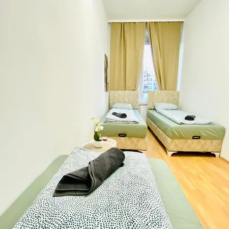 Apartment Bright 5br W Great Transport Link *