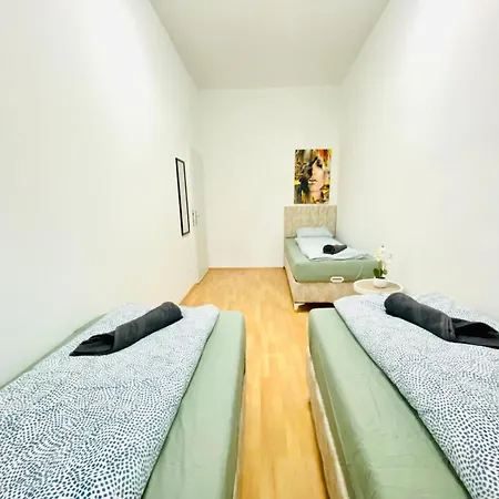 Apartment Bright 5br W Great Transport Link