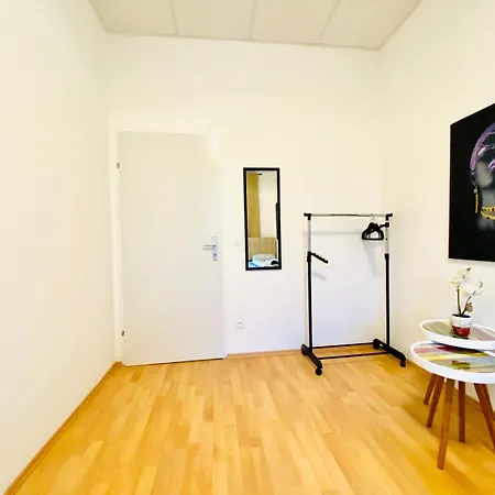 Apartment Bright 5br W Great Transport Link Vienna