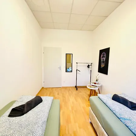 Bright 5br W Great Transport Link *